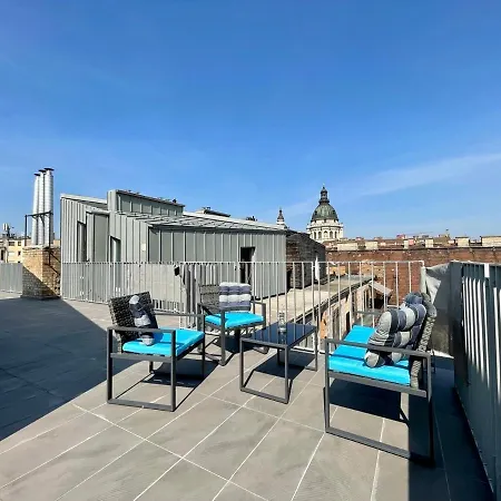 아파트 Penthouse W Private Rooftop And Free Parking 부다페스트