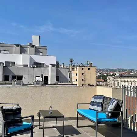 아파트 Penthouse W Private Rooftop And Free Parking 부다페스트