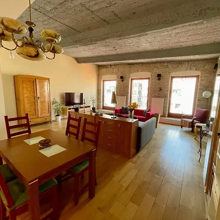 Penthouse W Private Rooftop And Free Parking Budapest